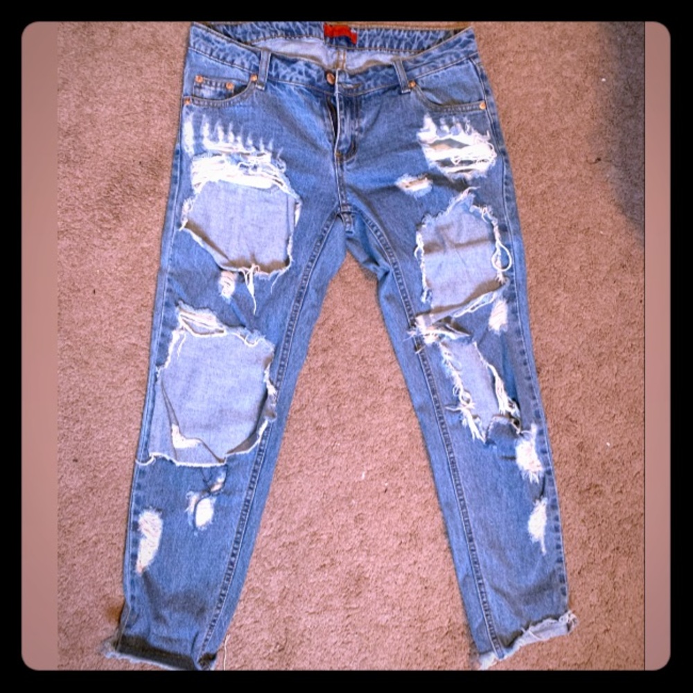 Ultra ripped jeans